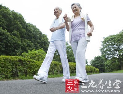 老人如何预防骨折 学会3招保护骨骼健康