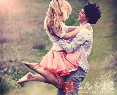 迪拜人均月收入_女性理想男友月收入(2)